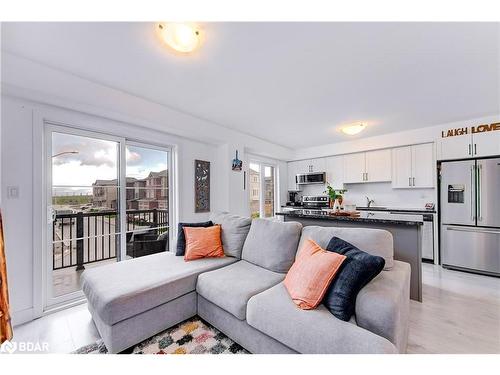 66 Pumpkin Corner Crescent, Barrie, ON - Indoor Photo Showing Living Room