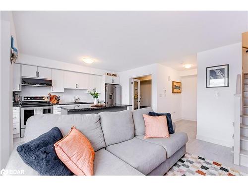 66 Pumpkin Corner Crescent, Barrie, ON - Indoor Photo Showing Living Room