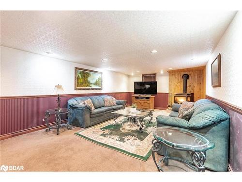 47 Woodland Drive, Wasaga Beach, ON - Indoor Photo Showing Living Room