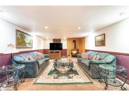 47 Woodland Drive, Wasaga Beach, ON - Indoor Photo Showing Living Room