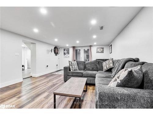 9920 Baldwin Street N, Whitby, ON - Indoor Photo Showing Living Room