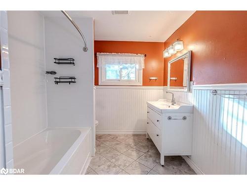 145 Coldwater Road, Orillia, ON - Indoor Photo Showing Bathroom