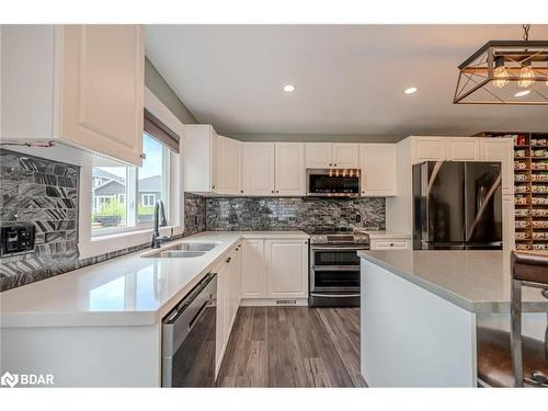 2638 Grand Tamarack Crescent, Severn, ON - Indoor Photo Showing Kitchen With Double Sink With Upgraded Kitchen