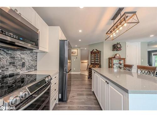 2638 Grand Tamarack Crescent, Severn, ON - Indoor Photo Showing Kitchen With Upgraded Kitchen