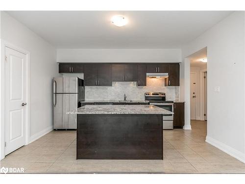 310-299 Cundles Road E, Barrie, ON - Indoor Photo Showing Kitchen