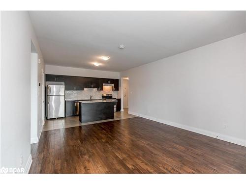 310-299 Cundles Road E, Barrie, ON - Indoor Photo Showing Kitchen