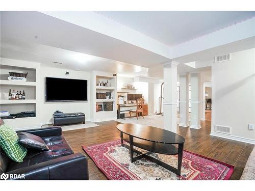 64 Westminster Circle, Barrie, ON - Indoor Photo Showing Living Room