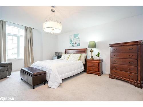 64 Westminster Circle, Barrie, ON - Indoor Photo Showing Bedroom