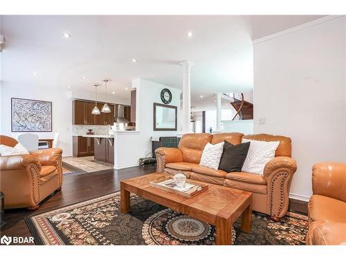 64 Westminster Circle, Barrie, ON - Indoor Photo Showing Living Room