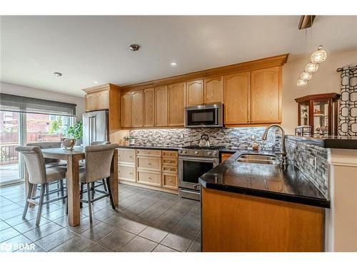 25 Thicketwood Avenue, Barrie, ON - Indoor Photo Showing Kitchen With Upgraded Kitchen