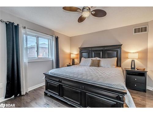 25 Thicketwood Avenue, Barrie, ON - Indoor Photo Showing Bedroom