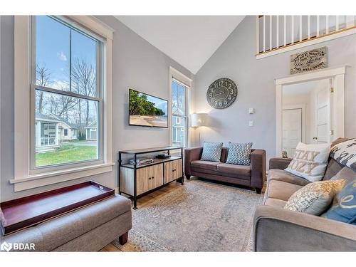 219-11 Hollow Lane, Cherry Valley, ON - Indoor Photo Showing Living Room