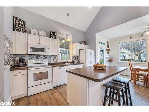 219-11 Hollow Lane, Cherry Valley, ON - Indoor Photo Showing Kitchen