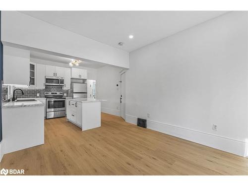 57 Stirton Street, Hamilton, ON - Indoor Photo Showing Kitchen