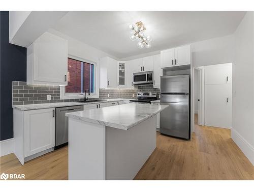 57 Stirton Street, Hamilton, ON - Indoor Photo Showing Kitchen With Upgraded Kitchen