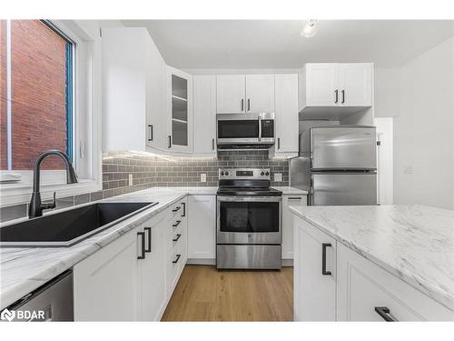 57 Stirton Street, Hamilton, ON - Indoor Photo Showing Kitchen With Upgraded Kitchen