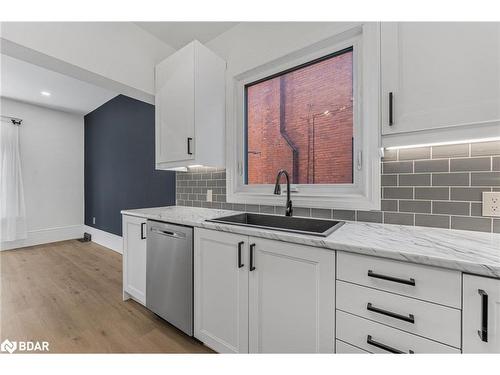 57 Stirton Street, Hamilton, ON - Indoor Photo Showing Kitchen With Upgraded Kitchen