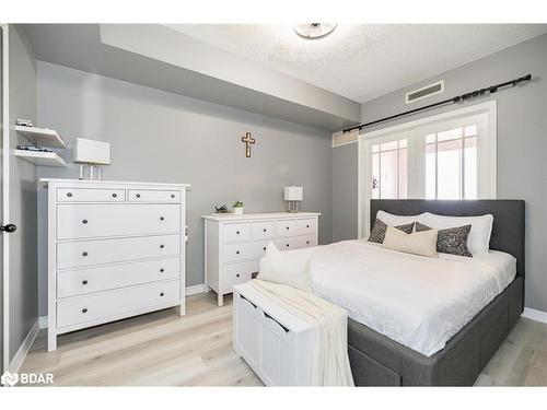 701-9235 Jane Street, Maple, ON - Indoor Photo Showing Bedroom