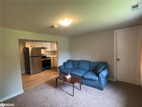 34 Broadview Street, Collingwood, ON - Indoor Photo Showing Living Room