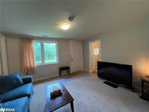 34 Broadview Street, Collingwood, ON - Indoor Photo Showing Living Room