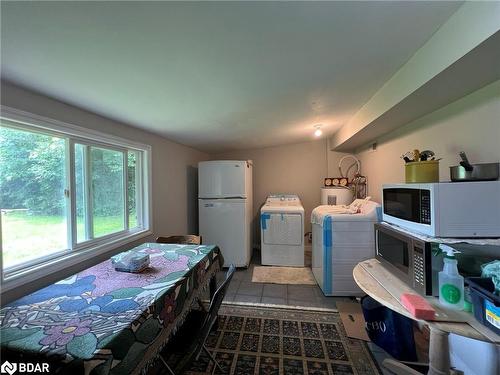 34 Broadview Street, Collingwood, ON - Indoor Photo Showing Laundry Room