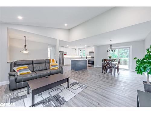 622 Scarlett Line, Hillsdale, ON - Indoor Photo Showing Living Room