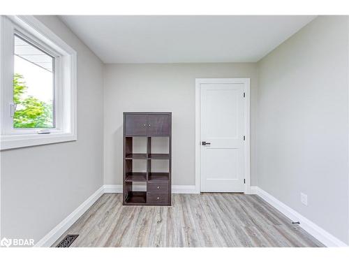 622 Scarlett Line, Hillsdale, ON - Indoor Photo Showing Other Room