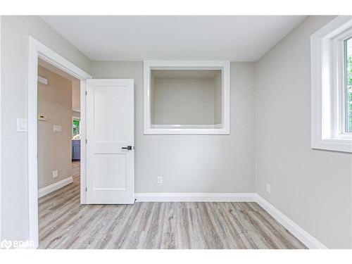 622 Scarlett Line, Hillsdale, ON - Indoor Photo Showing Other Room