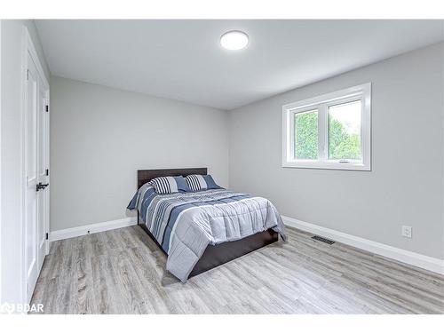 622 Scarlett Line, Hillsdale, ON - Indoor Photo Showing Bedroom