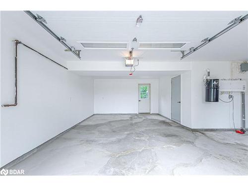 622 Scarlett Line, Hillsdale, ON - Indoor Photo Showing Garage