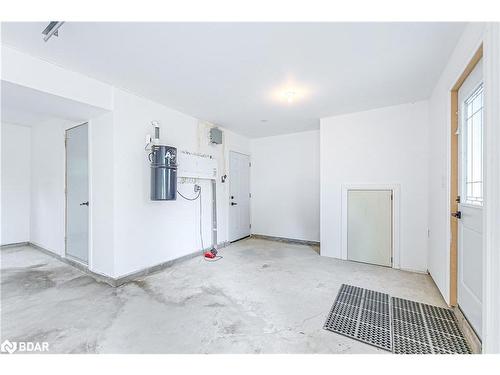 622 Scarlett Line, Hillsdale, ON - Indoor Photo Showing Other Room