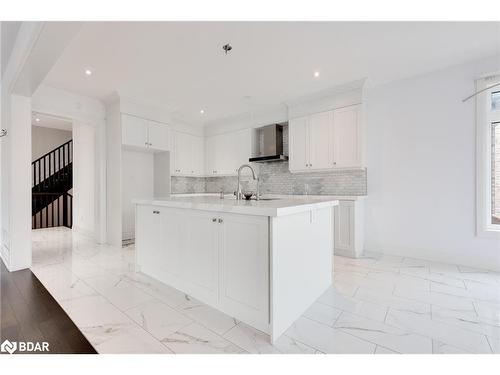 1147 Arnold Street, Innisfil, ON - Indoor Photo Showing Kitchen