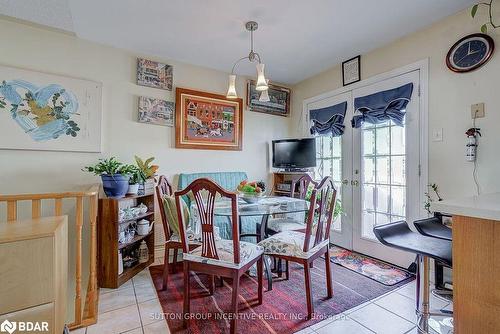 19 Brown Wood Drive, Barrie, ON - Indoor Photo Showing Dining Room