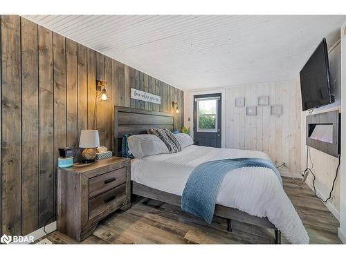 130 Crawford Road, Kawartha Lakes, ON - Indoor Photo Showing Bedroom