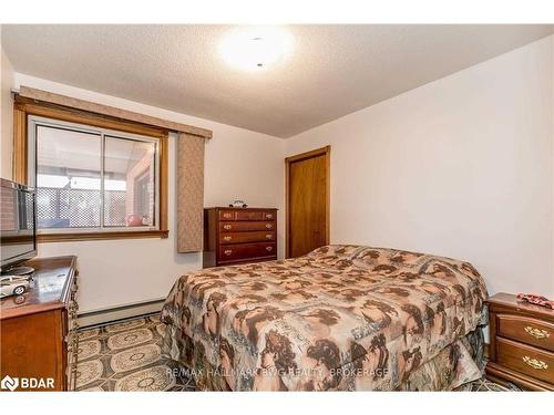 206 Park Road, Tiny, ON - Indoor Photo Showing Bedroom