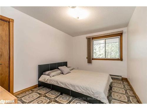 206 Park Road, Tiny, ON - Indoor Photo Showing Bedroom