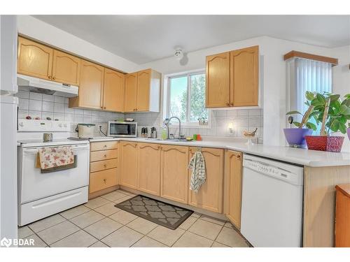 1 Farmstead Crescent, Barrie, ON - Indoor Photo Showing Kitchen