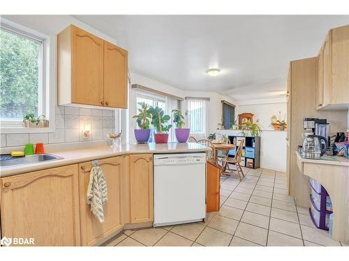 1 Farmstead Crescent, Barrie, ON - Indoor Photo Showing Kitchen