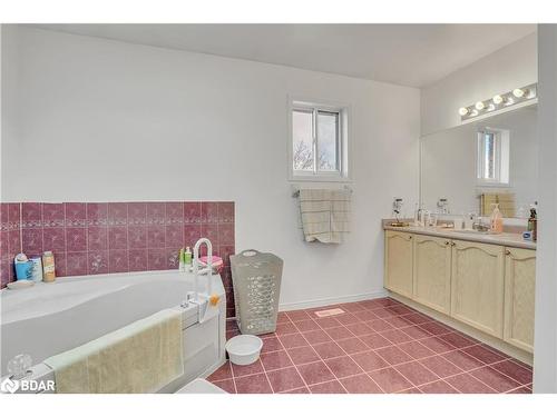 1 Farmstead Crescent, Barrie, ON - Indoor Photo Showing Bathroom