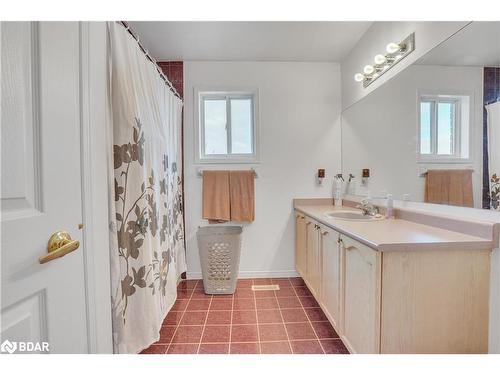 1 Farmstead Crescent, Barrie, ON - Indoor Photo Showing Bathroom