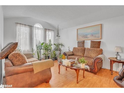 1 Farmstead Crescent, Barrie, ON - Indoor Photo Showing Living Room