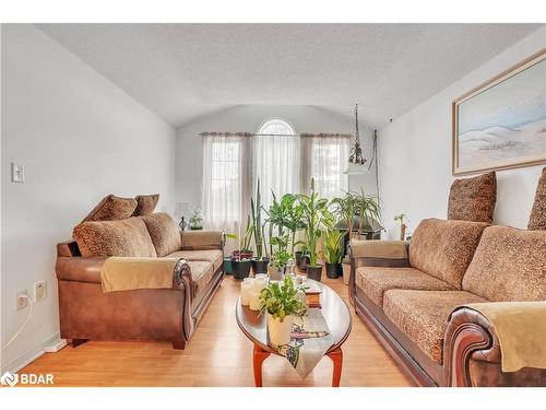 1 Farmstead Crescent, Barrie, ON - Indoor Photo Showing Living Room