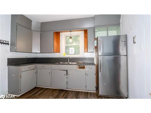 301 Fourth Street, Midland, ON - Indoor Photo Showing Kitchen With Double Sink