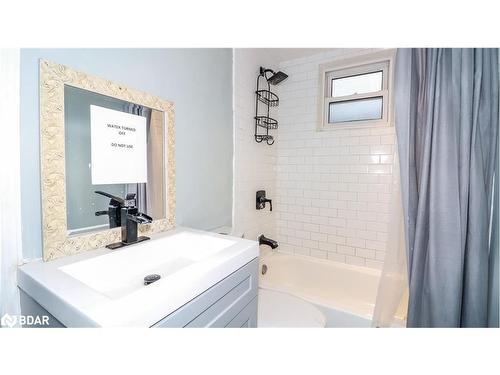 301 Fourth Street, Midland, ON - Indoor Photo Showing Bathroom