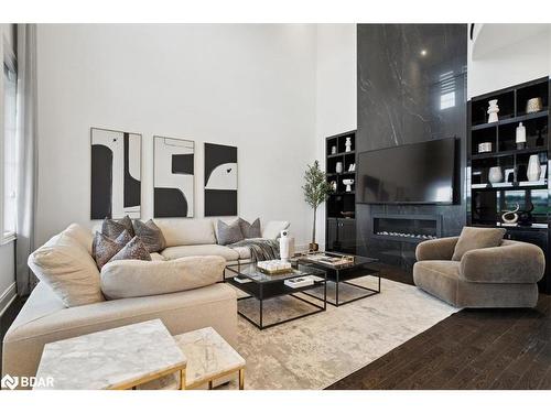 22 Rolling Green Court Court, Vaughan, ON - Indoor Photo Showing Living Room