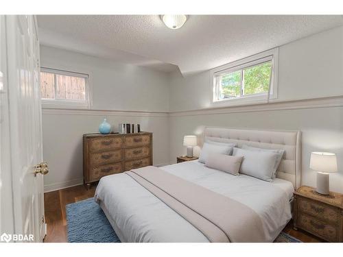 121 Sovereigns Gate, Barrie, ON - Indoor Photo Showing Bedroom