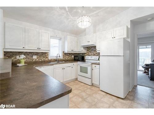 6 Nature Trail Road, Innisfil, ON - Indoor Photo Showing Kitchen With Double Sink