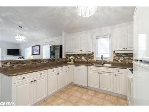 6 Nature Trail Road, Innisfil, ON - Indoor Photo Showing Kitchen With Double Sink