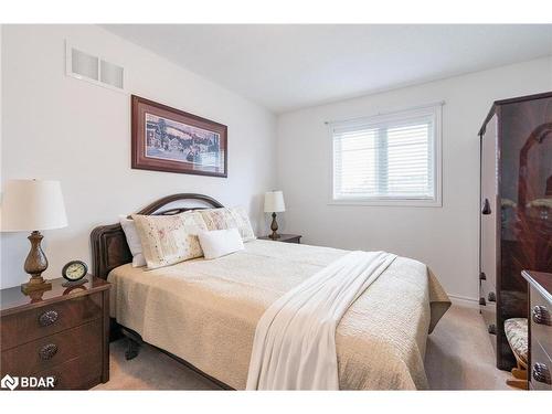 6 Nature Trail Road, Innisfil, ON - Indoor Photo Showing Bedroom