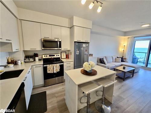 1207-385 Winston Road, Niagara Falls, ON - Indoor Photo Showing Kitchen